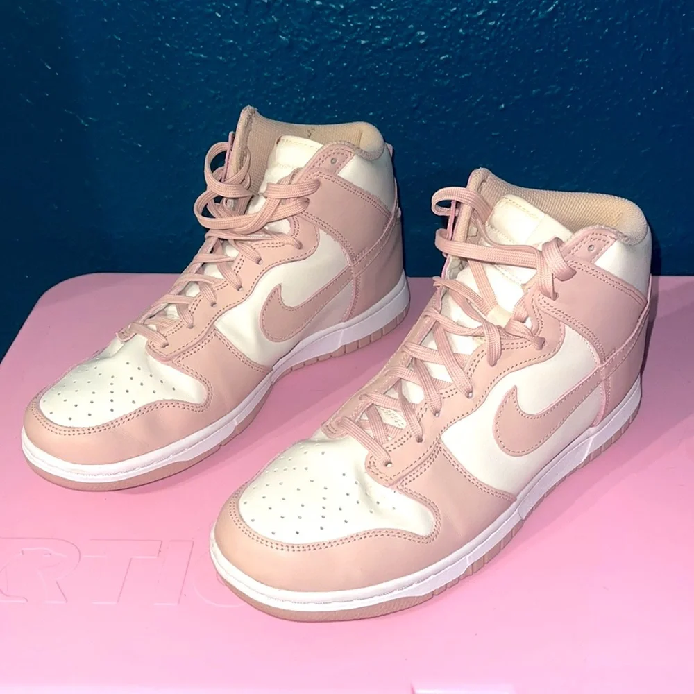 Nike Dunks - Picture 3 of 4